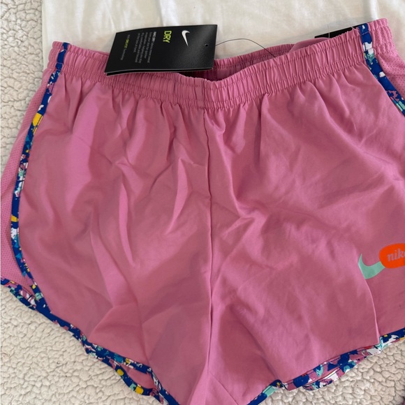 New girls Nike White Tee and Pink Activewear Set Sz L 12-14 - Picture 6 of 10